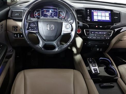 Used 2019 Honda Pilot Touring image 3