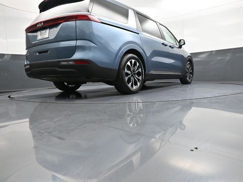 Used 2024 Kia Carnival EX FWD image 31
