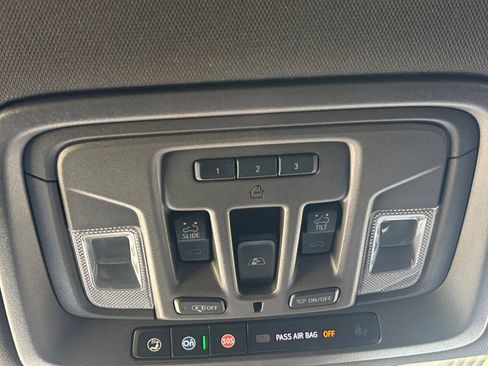 Used 2023 GMC Sierra 1500 SLT AWD/4WD image 34