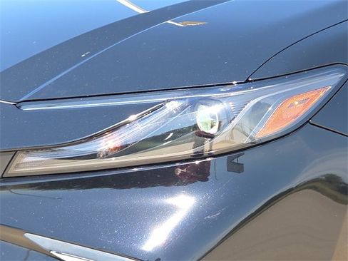 Used 2025 Toyota Camry SE image 4