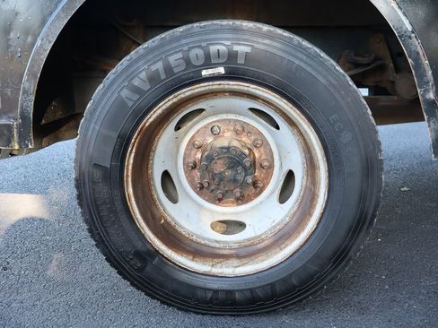 Used 2012 Ford F550 XL w/ Payload Upgrade Pkg image 46