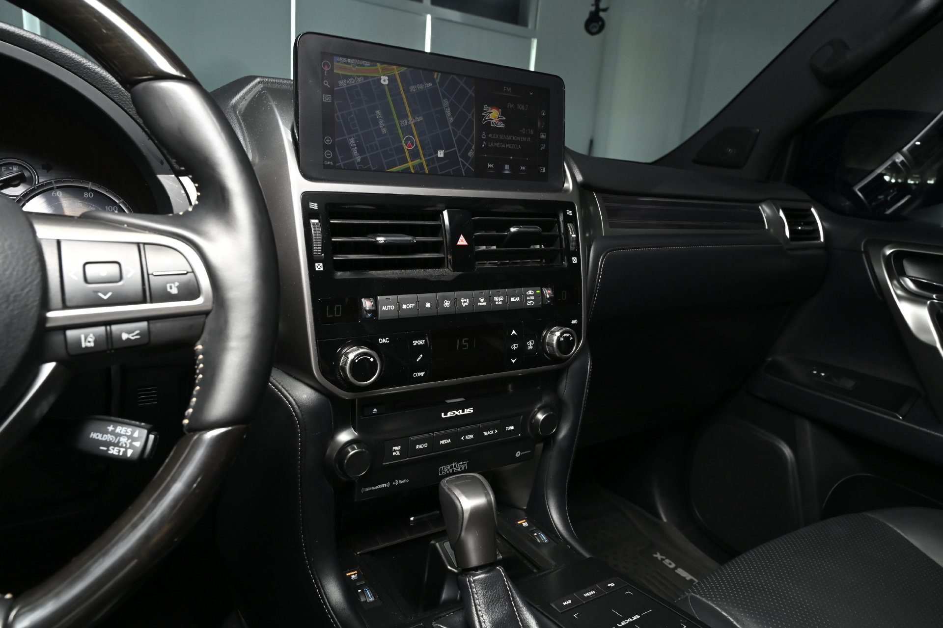Used 2023 Lexus GX 460 Luxury w/ Sport Design Package AWD/4WD image 32
