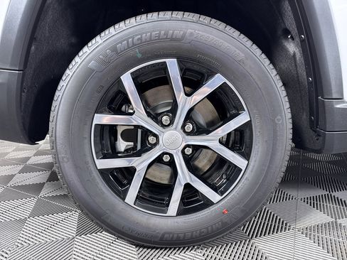 New 2025 Jeep Grand Cherokee L Limited image 26