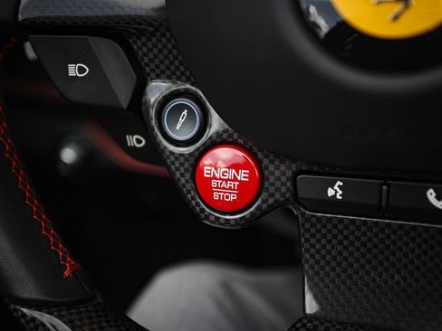 Used 2021 Ferrari F8 Tributo RWD image 31