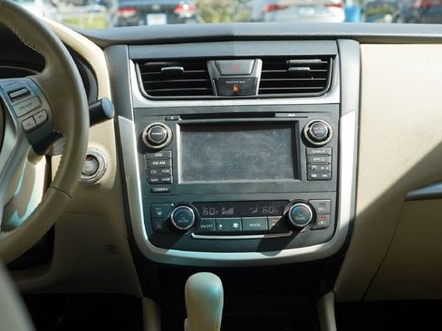 Used 2017 Nissan Altima 2.5 SV w/ Convenience Package image 10
