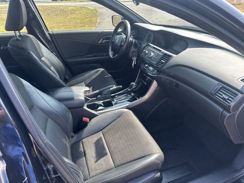 Used 2017 Honda Accord Sport image 35