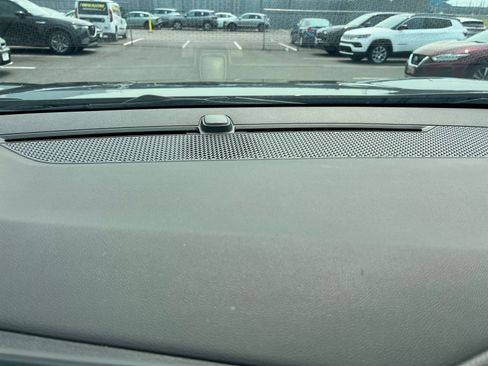 Used 2025 Chevrolet Equinox LT FWD image 16