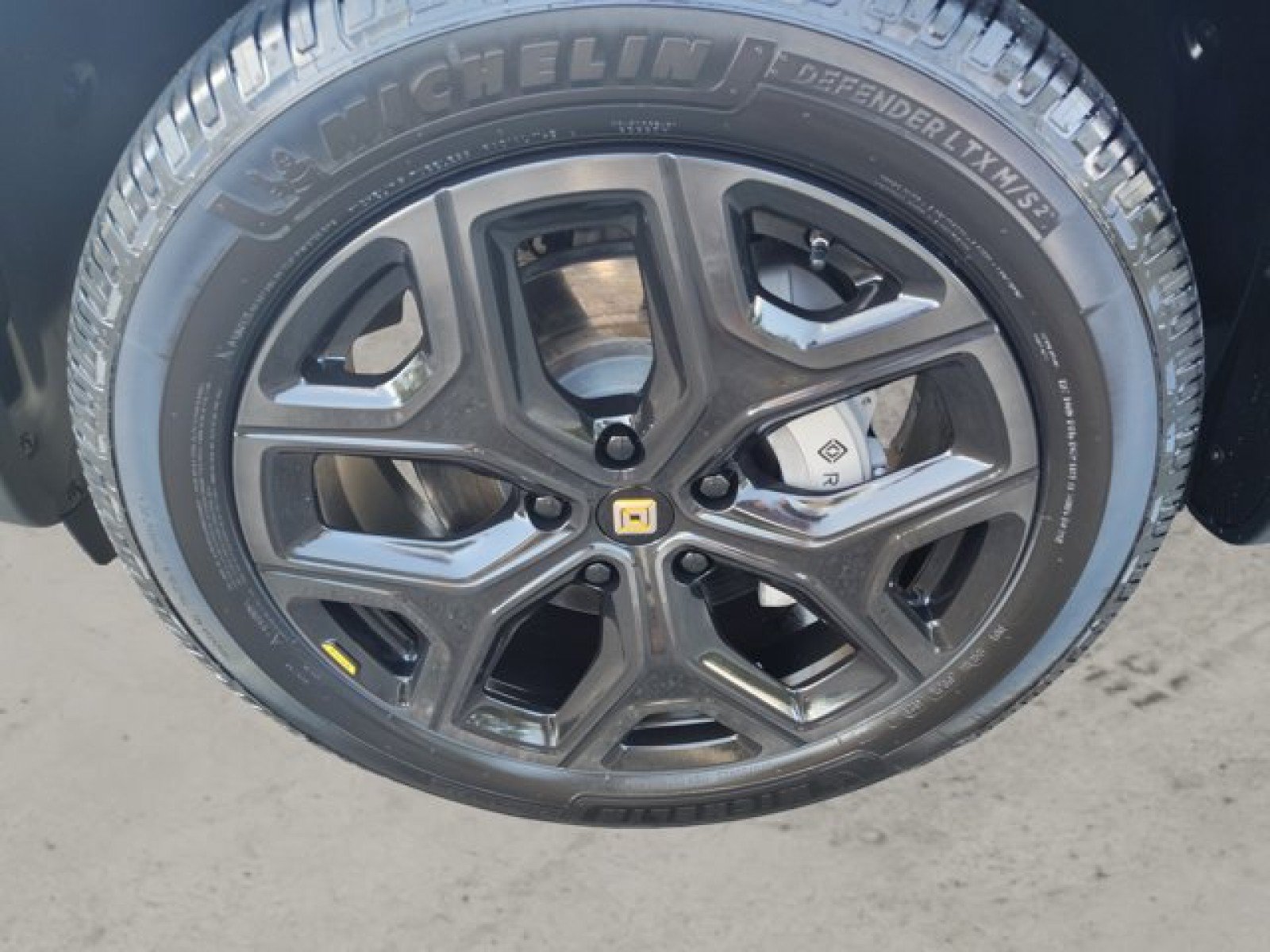 Used 2023 Rivian R1T Adventure Dual AWD/4WD image 9