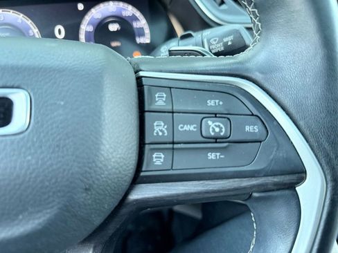 Used 2022 Jeep Grand Cherokee Limited image 15