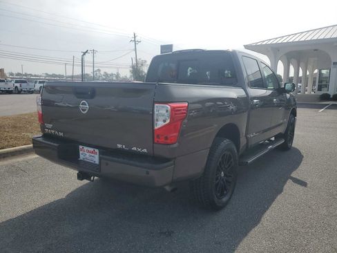 Used 2018 Nissan Titan SL image 6