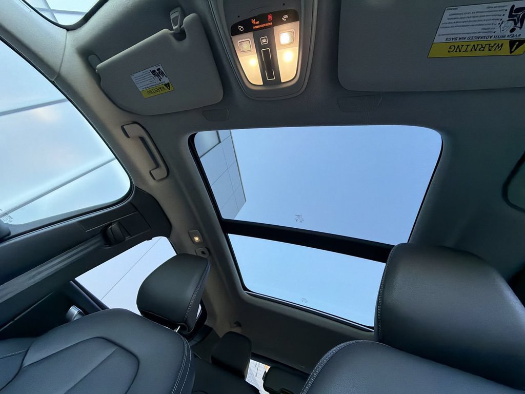 Certified 2025 Volvo XC40 B5 Plus AWD/4WD image 24