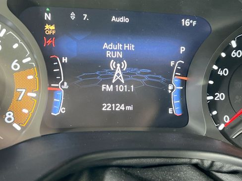 Used 2022 Jeep Compass Latitude w/ Sun and Sound Group AWD/4WD image 12