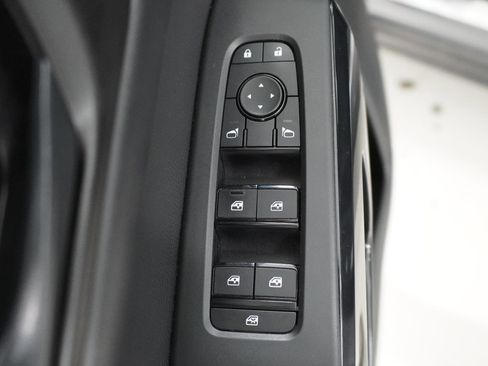 Used 2024 Nissan Pathfinder SV w/ Lighting Package (N92) FWD image 12