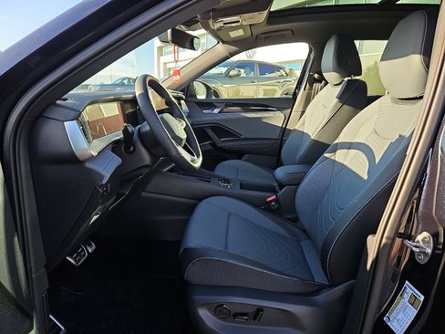 New 2026 Volkswagen Tiguan SE R-Line image 11