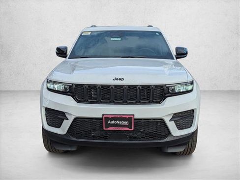 New 2025 Jeep Grand Cherokee Altitude image 5