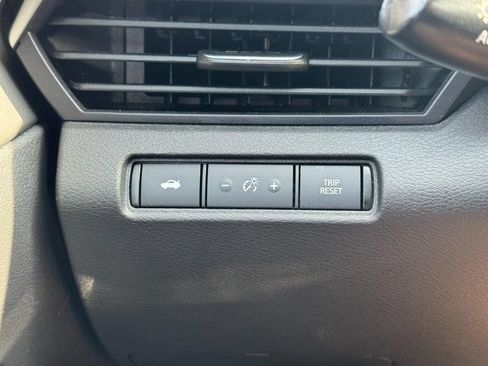 Used 2024 Nissan Altima 2.5 SR FWD image 18
