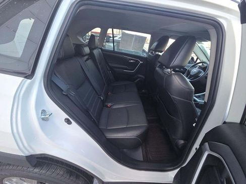 Used 2021 Toyota RAV4 XLE Premium image 12