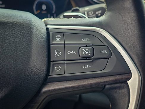 Used 2021 Jeep Grand Cherokee L Limited AWD/4WD image 22