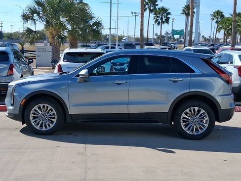 Used 2025 Cadillac XT4 Premium Luxury image 3