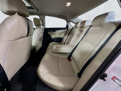 Used 2016 Honda Civic Touring image 4