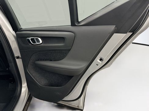 Used 2025 Volvo XC40 B5 Plus image 33