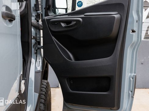 Used 2022 Mercedes-Benz Sprinter 2500 image 39