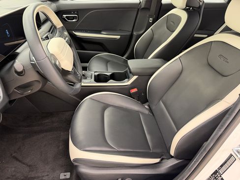 Used 2025 Kia K4 GT-Line w/ GT-Line Premium Package FWD image 5