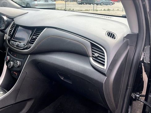 Used 2020 Chevrolet Trax LT w/ LT Convenience Package image 20