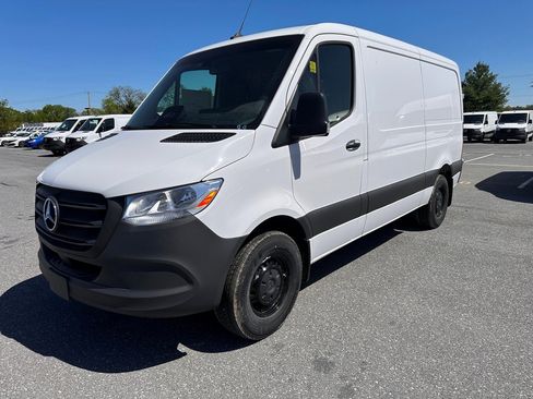 Used 2025 Mercedes-Benz Sprinter 2500 image 8