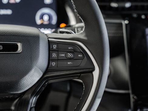 New 2025 Jeep Grand Cherokee Laredo X image 25