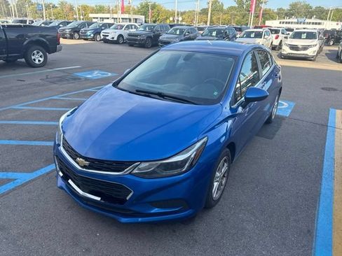 Used 2017 Chevrolet Cruze LT w/ Convenience Package FWD image 1