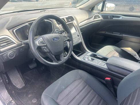 Used 2019 Ford Fusion SE FWD image 8
