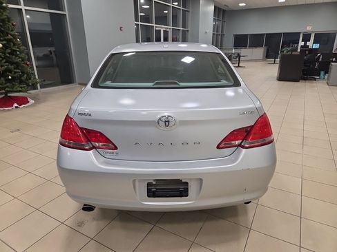 Used 2010 Toyota Avalon Limited image 8