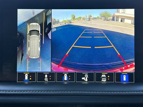 Used 2023 GMC Yukon AT4 w/ Technology Package AWD/4WD image 24