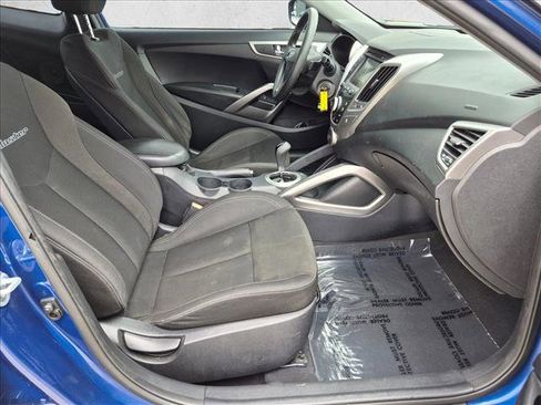 Used 2016 Hyundai Veloster FWD image 18