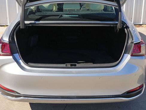 Used 2022 Lexus ES 300h w/ Premium Package image 9