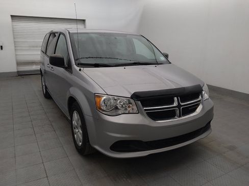 Used 2018 Dodge Grand Caravan SE w/ UConnect Hands-Free Group FWD image 13
