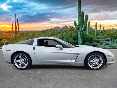 Used 2010 Chevrolet Corvette Coupe image 2