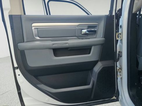Used 2019 RAM 1500 Classic SLT AWD/4WD image 18
