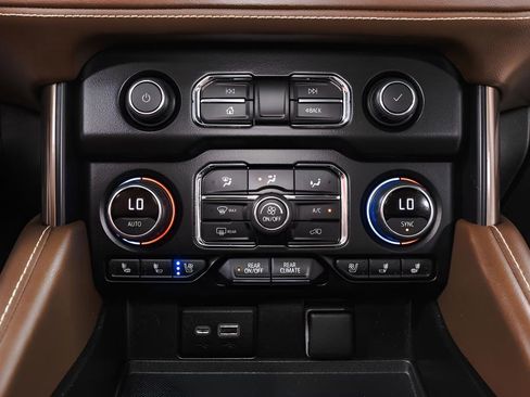 Used 2022 Chevrolet Suburban High Country AWD/4WD image 14