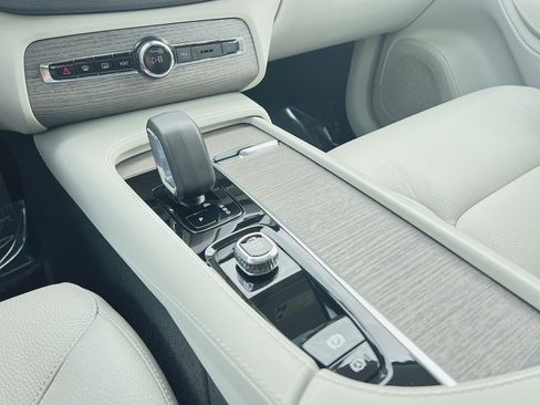 Used 2023 Volvo XC90 B5 Plus w/ Protection Package Premier image 22