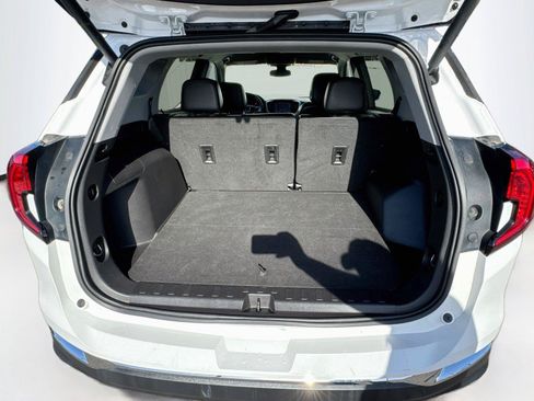Used 2024 GMC Terrain SLT AWD/4WD image 28