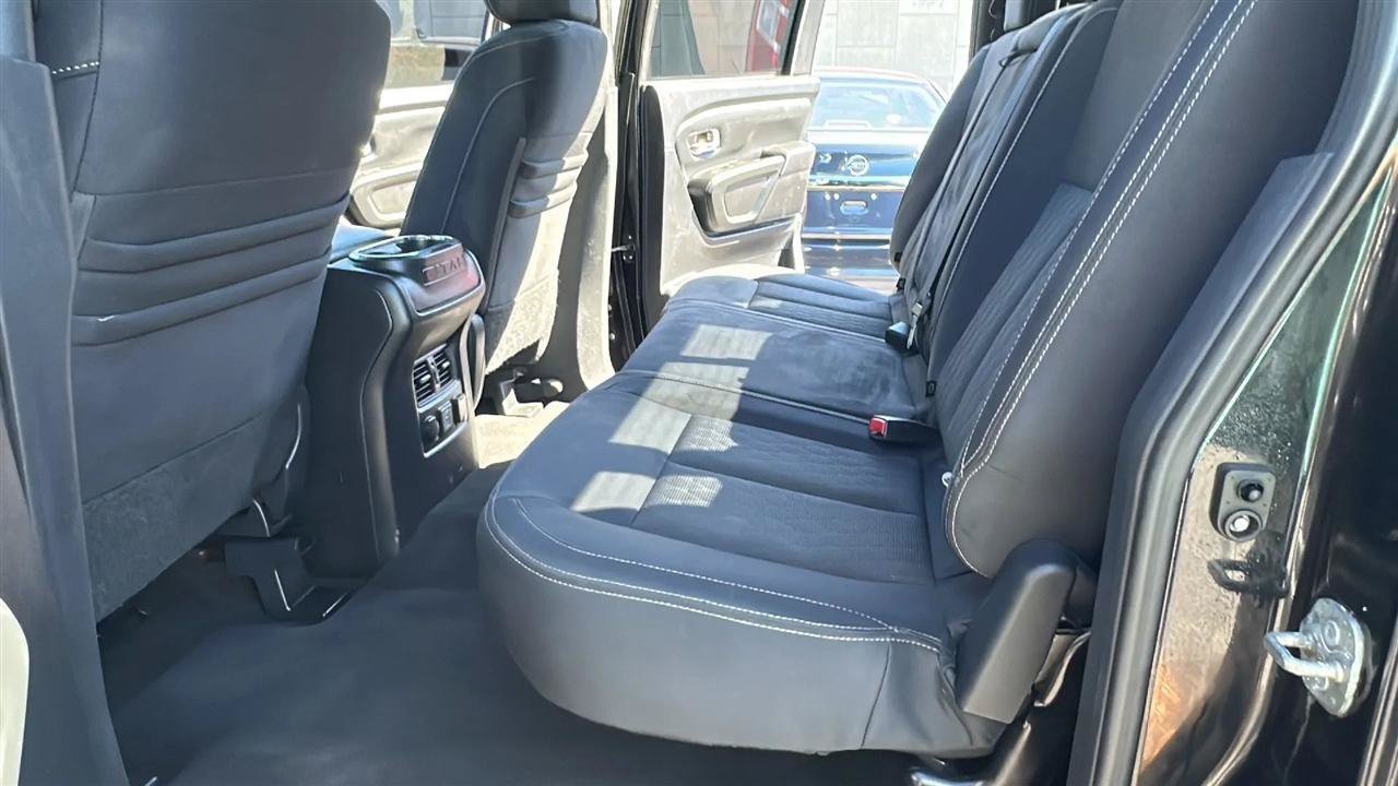 Used 2019 Nissan Titan SV w/ SV Convenience Package RWD image 19