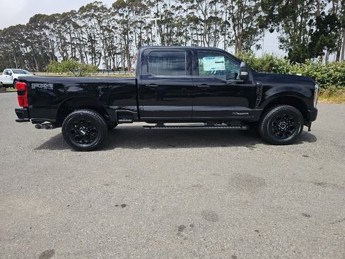 New 2025 Ford F350 XLT w/ Black Appearance Package image 33