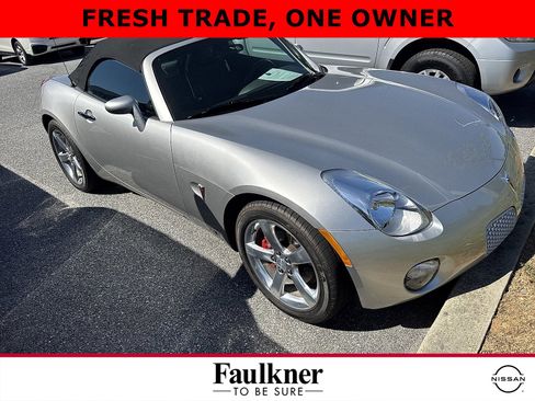Used 2006 Pontiac Solstice Convertible w/ Premium Package RWD image 1