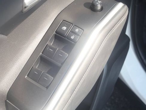 Used 2025 Toyota Highlander XLE AWD/4WD image 21