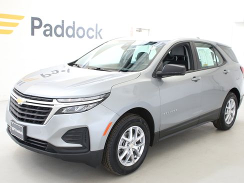 Used 2023 Chevrolet Equinox LS image 3