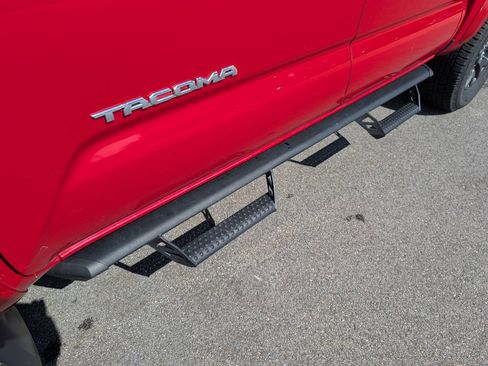 Used 2020 Toyota Tacoma SR5 AWD/4WD image 13