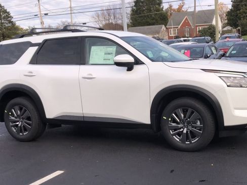 New 2025 Nissan Pathfinder SV image 2