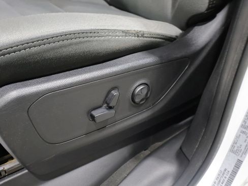 Used 2020 RAM 1500 Big Horn AWD/4WD image 12